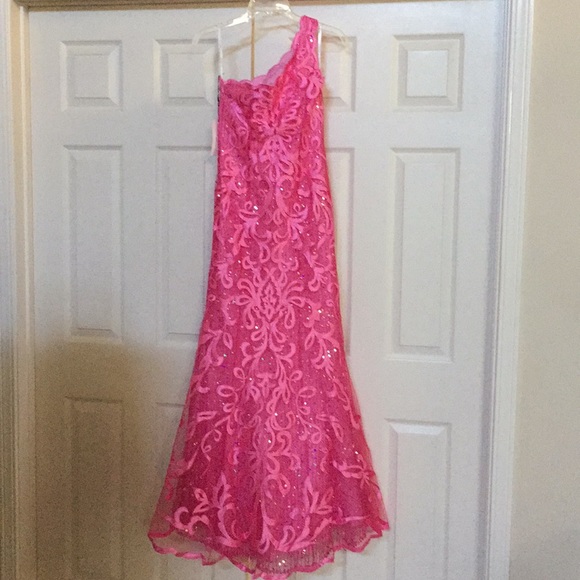 Pink Jovani one-shoulder with swirl appliqué - Picture 3 of 7